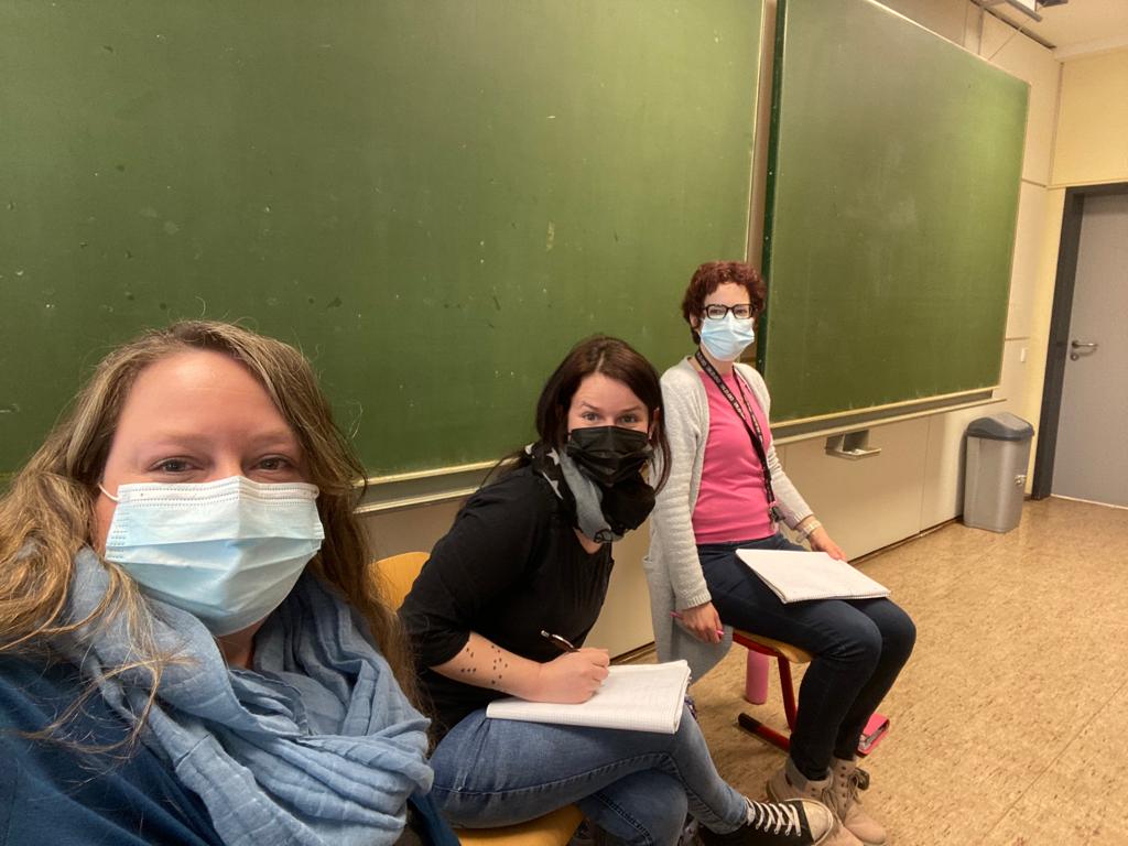 Lehrkr%C3%A4fte%20bei%20der%20Grundlagenschulung Lehrkr%C3%A4fte%20bei%20der%20Grundlagenschulung